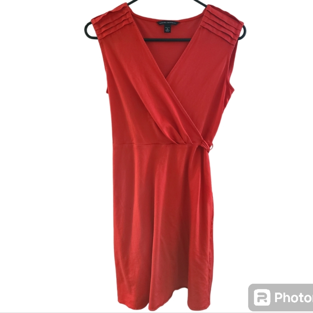 Banana Republic Red dress. Deep v and tie around sash sz‎ sp